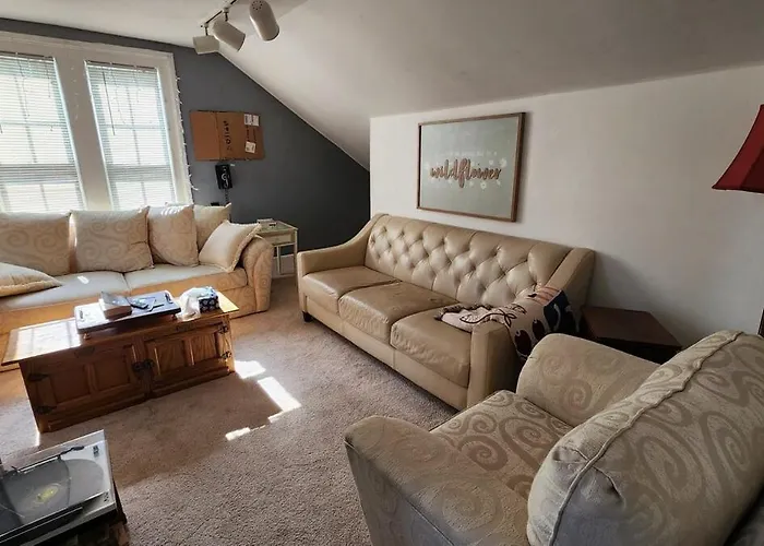 Cute Private Near Historic Square Woodstock