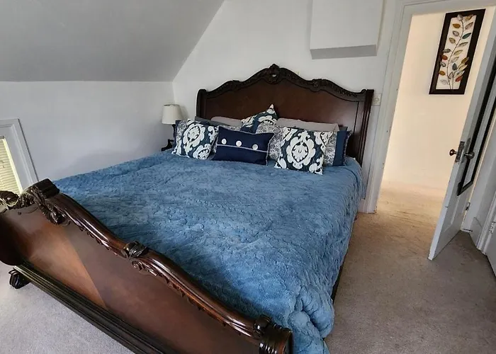 Cute Private Near Historic Square *