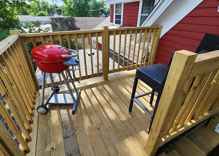 Cute Private Near Historic Square